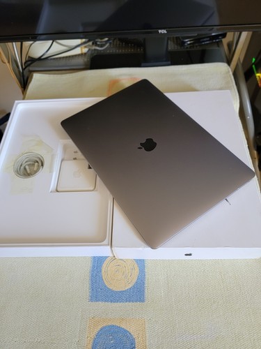 Macbook pro a1990 2019 - a1990, i9